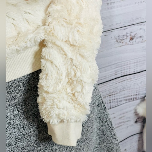 Women’s fuzzy pullover sweater size small - Picture 5 of 9